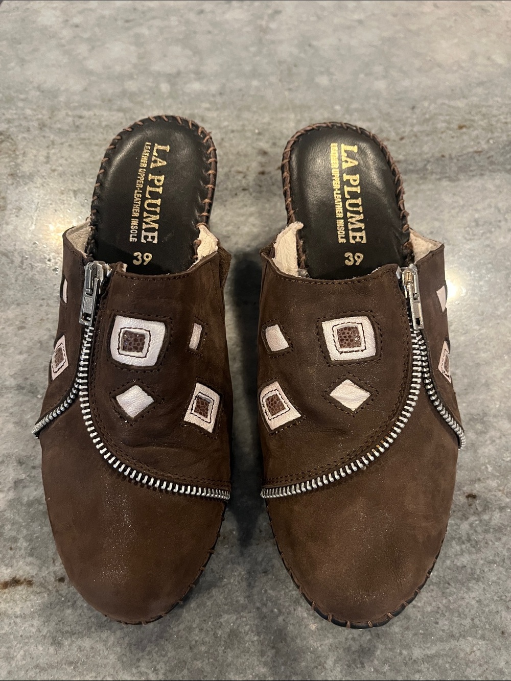 La Plume Brown Suede Zip-Trim Clog Mules